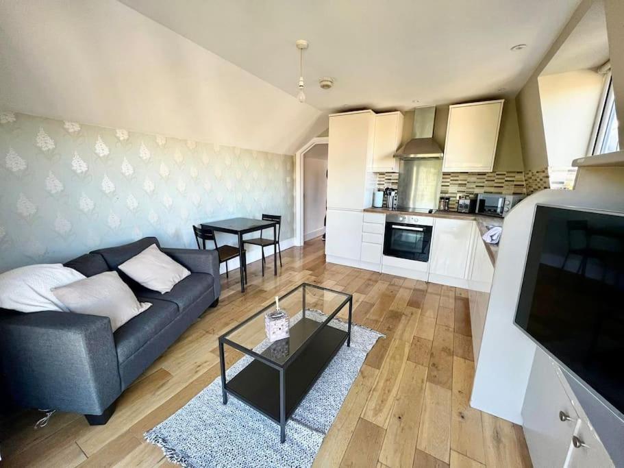 Lovely Two Bed Flat London