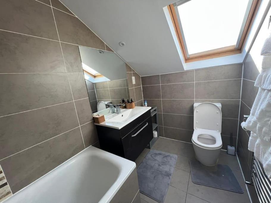 Lovely Two Bed Flat * London
