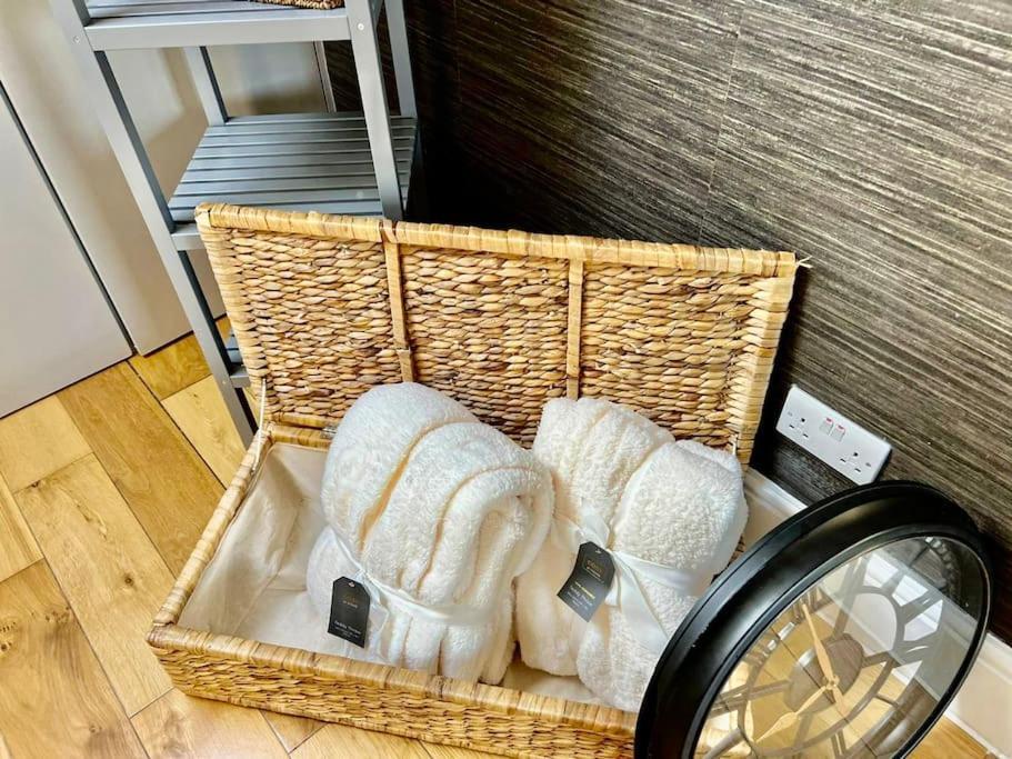 Apartment Lovely Two Bed Flat London