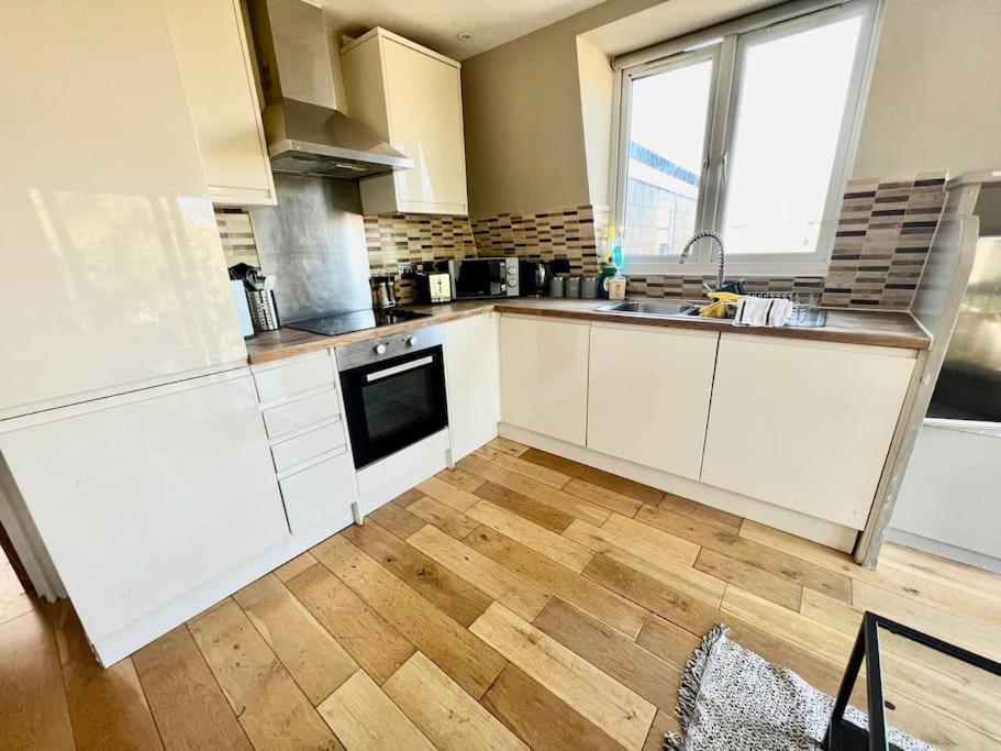 Apartment Lovely Two Bed Flat London