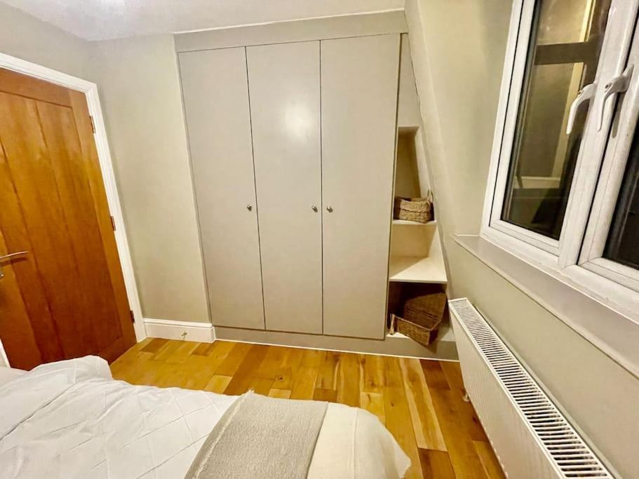 Apartment Lovely Two Bed Flat London