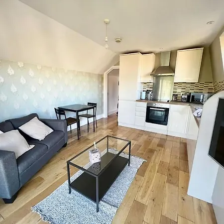 Lovely Two Bed Flat London Exterior photo