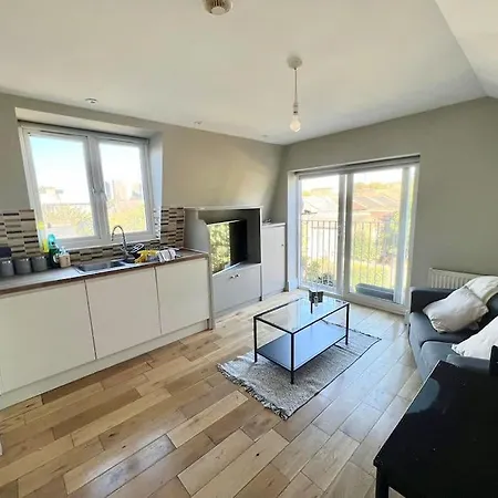 Lovely Two Bed Flat London Exterior photo
