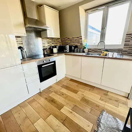 Lovely Two Bed Flat London Exterior photo