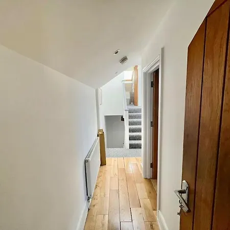Lovely Two Bed Flat London Exterior photo