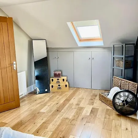 Lovely Two Bed Flat London Exterior photo